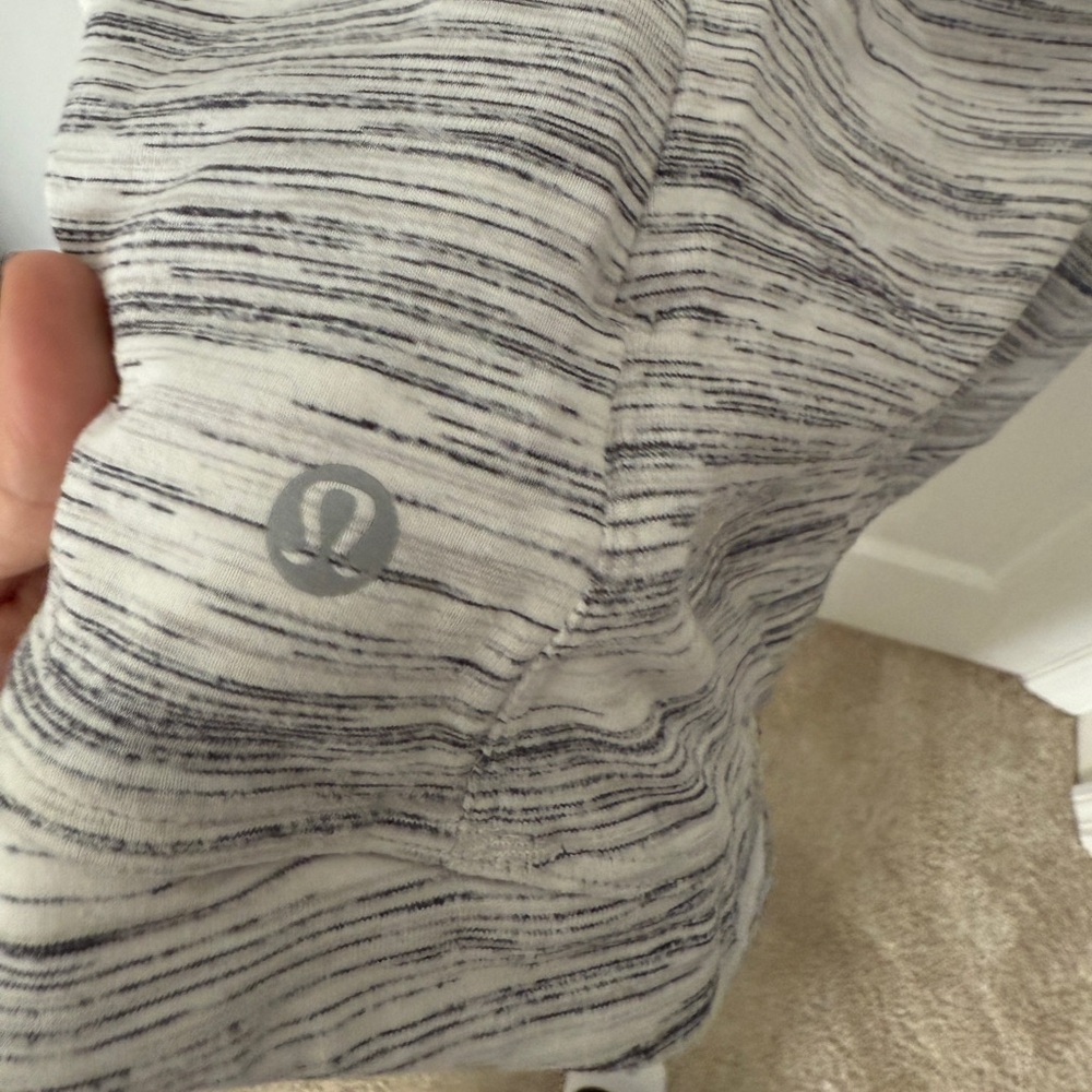 Lululemon Runderful top - Picture 5 of 6
